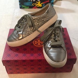 ✨TORY BURCH SILVER SNEAKERS✨ (WORN FEW TIMES)